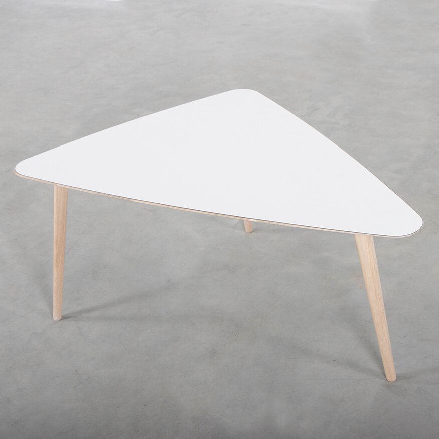 Tomrer Salontafel Driehoek Eiken Whitewash Sav & Økse Tomrer Salontafel Driehoek Eiken Whitewash
