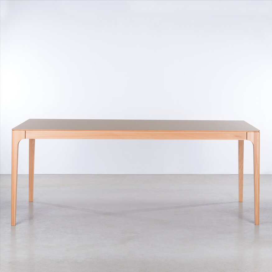 Sav & Økse Rikke Table