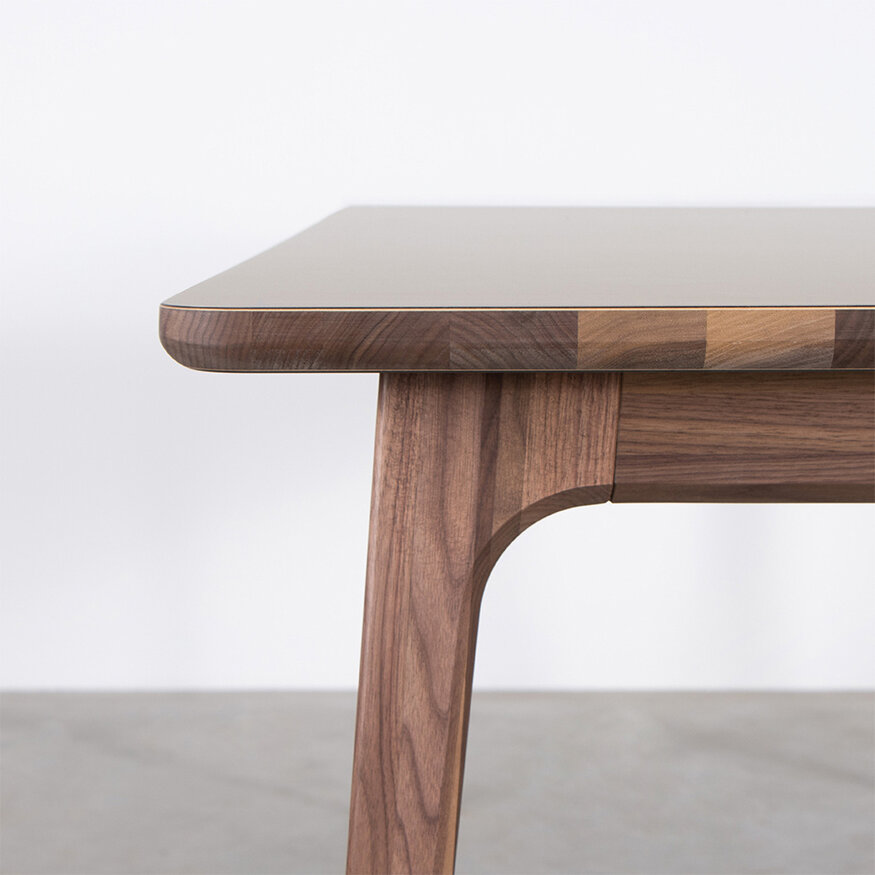 Sav & Økse Fjerre Table