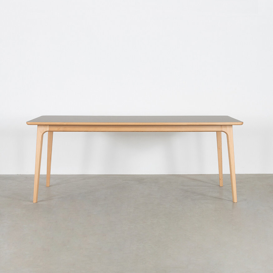 Sav & Økse Fjerre Table
