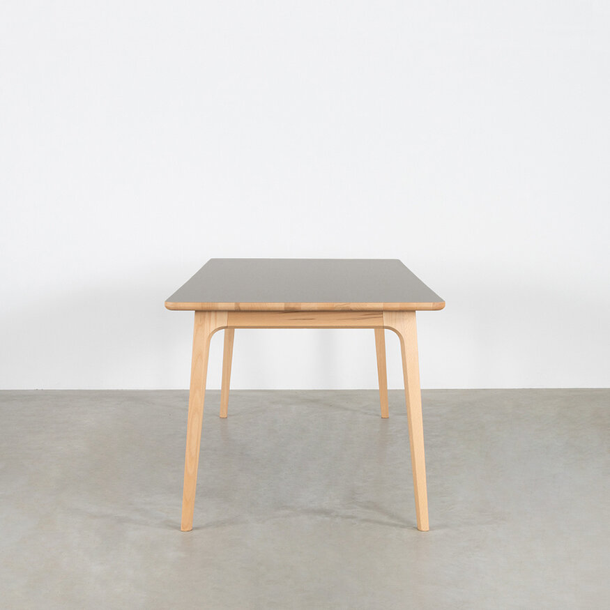 Sav & Økse Fjerre Table