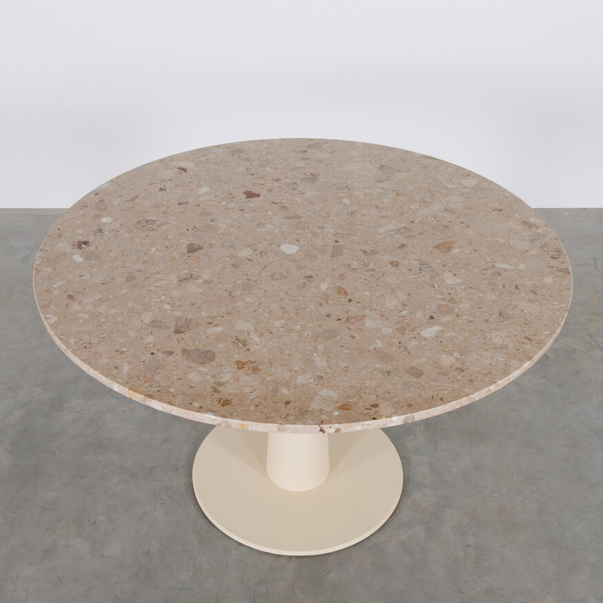 De Machinekamer Loannis Table with Round Composite Top