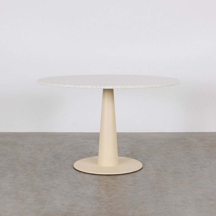 De Machinekamer Loannis Table with Round Composite Top