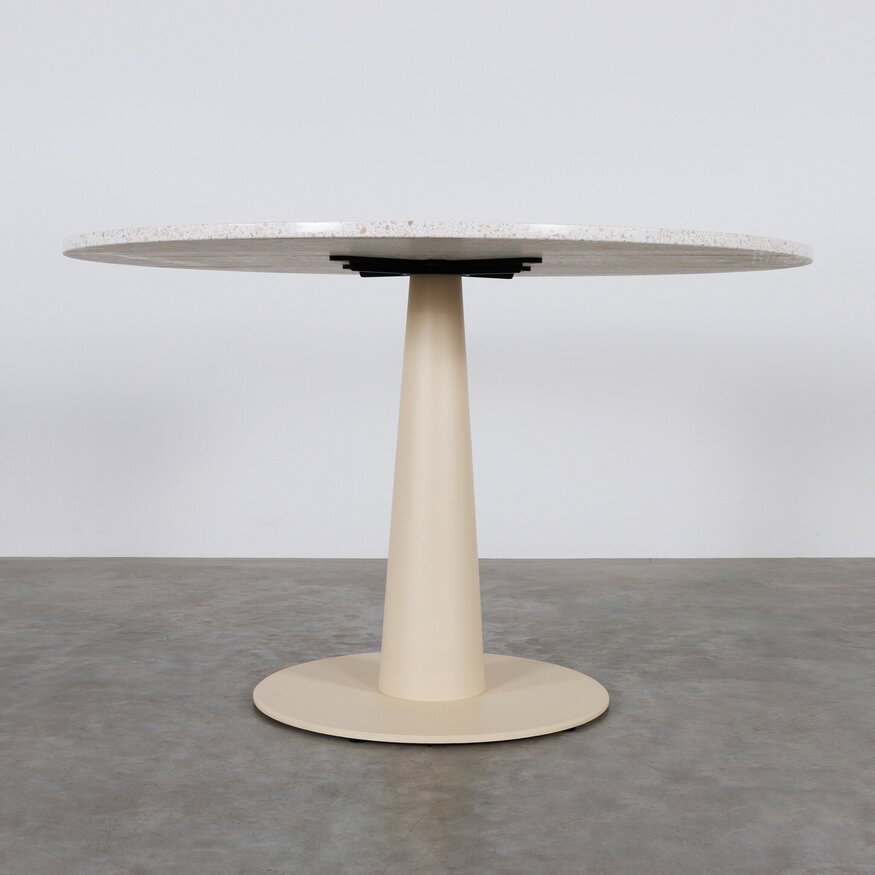 De Machinekamer Loannis Table with Round Composite Top