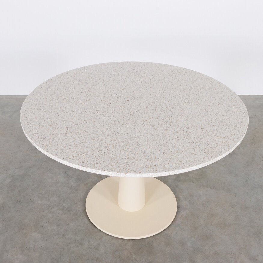 De Machinekamer Loannis Table with Round Composite Top