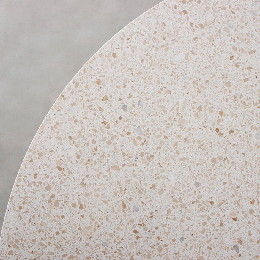 De Machinekamer Loannis Table with Round Composite Top