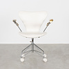 Fritz Hansen Arne Jacobsen 3217 desk butterfly chair white skai Fritz Hansen