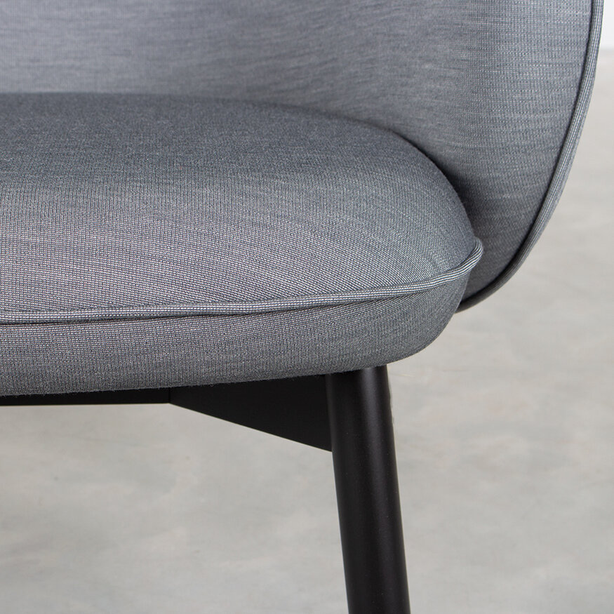 Dum beech club fauteuil zwart frame grijze stof