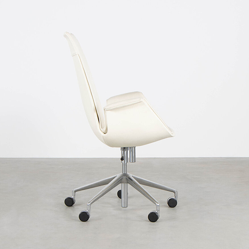Knoll Fabricius en Kastholm FK tulip bureaustoel wit creme leer Walter Knoll