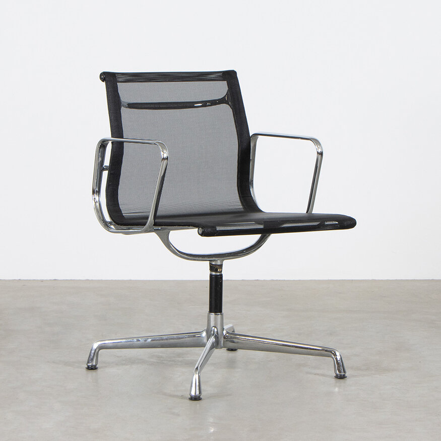Eames EA107 stoel zwart netweave chroom frame ICF