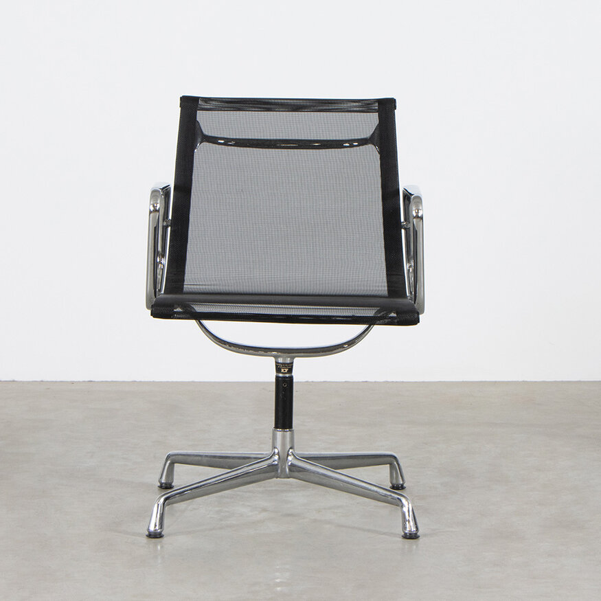 Eames EA107 stoel zwart netweave chroom frame ICF