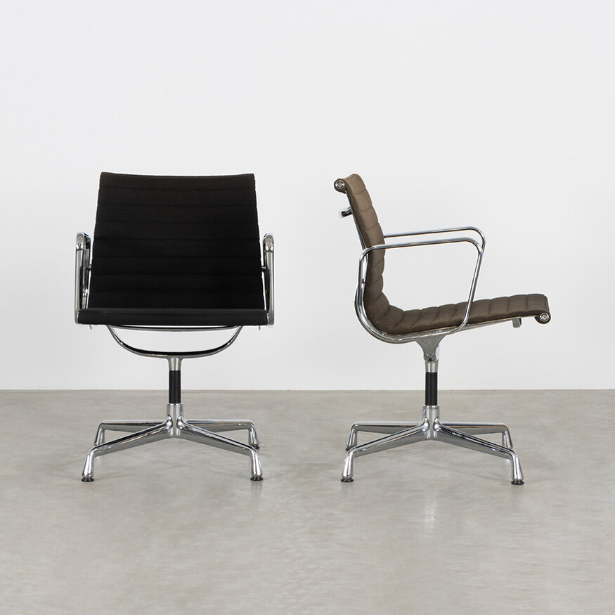 Eames EA108 stoel zwart (verkleurd) hopsak Vitra Vitra Eames EA108 stoel zwart (verkleurd) hopsak Vitra