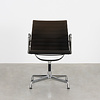 Eames EA108 stoel zwart (verkleurd) hopsak Vitra Vitra Eames EA108 stoel zwart (verkleurd) hopsak Vitra