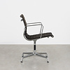 Eames EA108 stoel zwart (verkleurd) hopsak Vitra Vitra Eames EA108 stoel zwart (verkleurd) hopsak Vitra