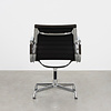 Eames EA108 stoel zwart (verkleurd) hopsak Vitra Vitra Eames EA108 stoel zwart (verkleurd) hopsak Vitra
