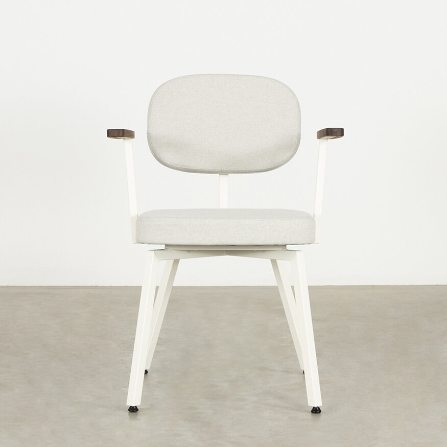 Dykmeyer MK chair With Walnut Armrests