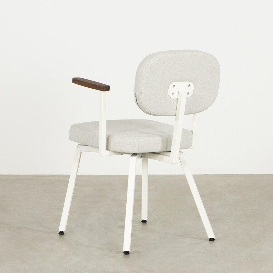 MK design stoel Met Walnoot Armleggers Dykmeyer MK design stoel Met Walnoot Armleggers