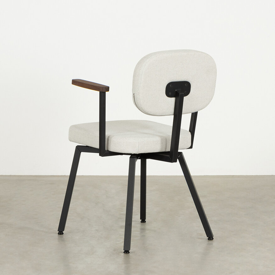 MK design stoel Met Walnoot Armleggers Dykmeyer MK design stoel Met Walnoot Armleggers