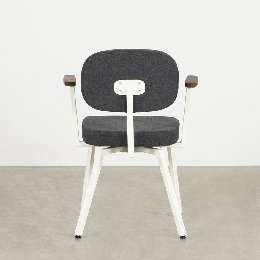 MK design stoel Met Walnoot Armleggers Dykmeyer MK design stoel Met Walnoot Armleggers