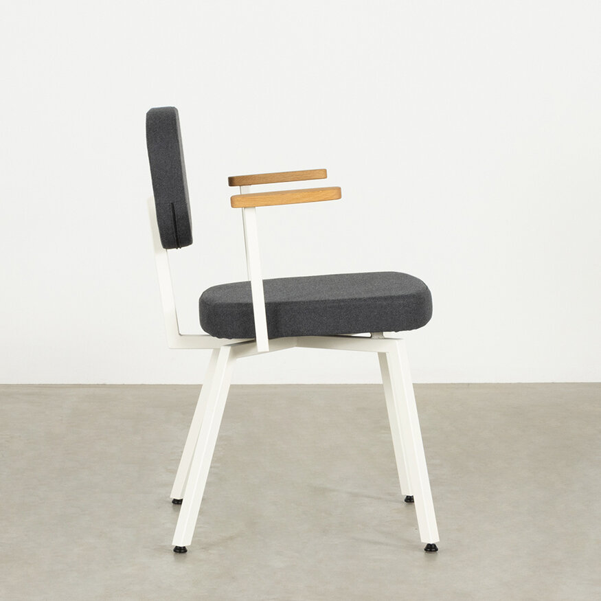 Dykmeyer MK chair With Oak Armrests