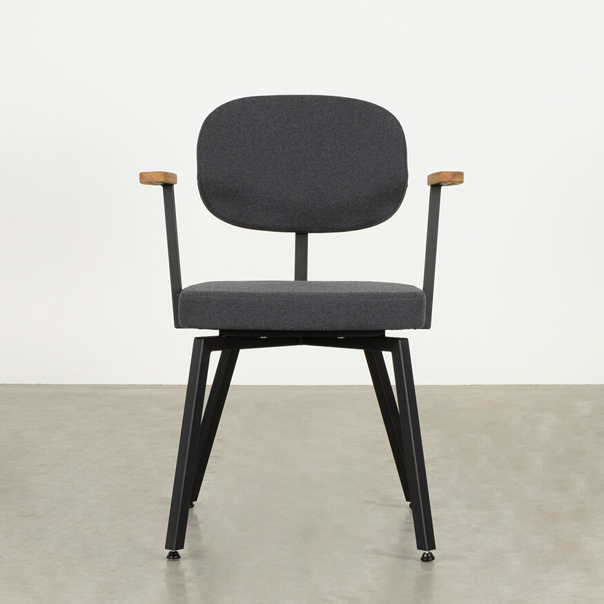 MK chair With Oak Armrests Dykmeyer MK chair With Oak Armrests