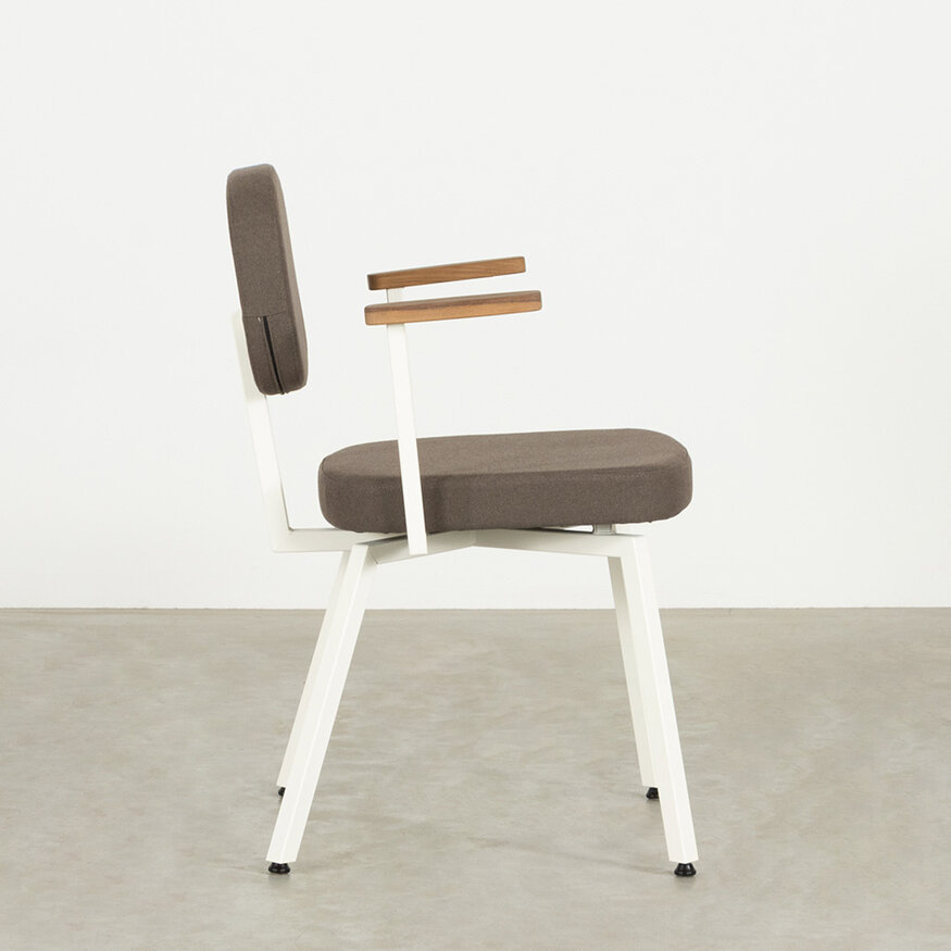 Dykmeyer MK design chair With Walnut Armrests