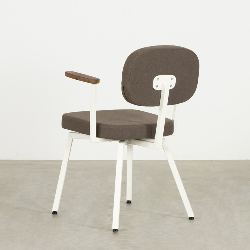 Dykmeyer MK chair With Walnut Armrests