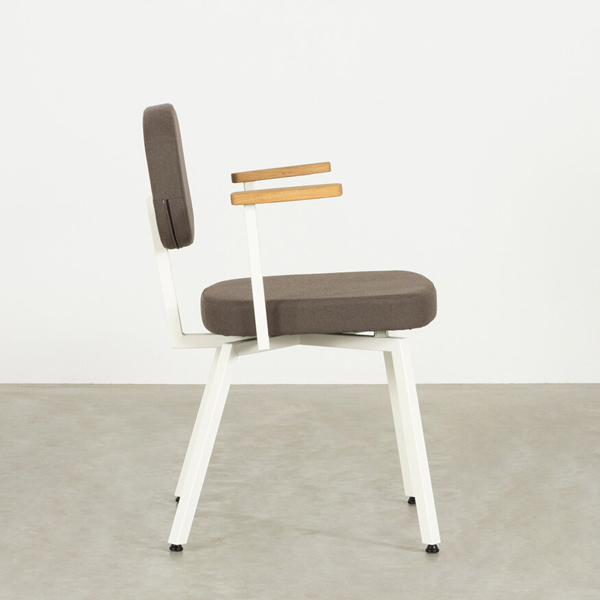 Dykmeyer MK chair With Oak Armrests