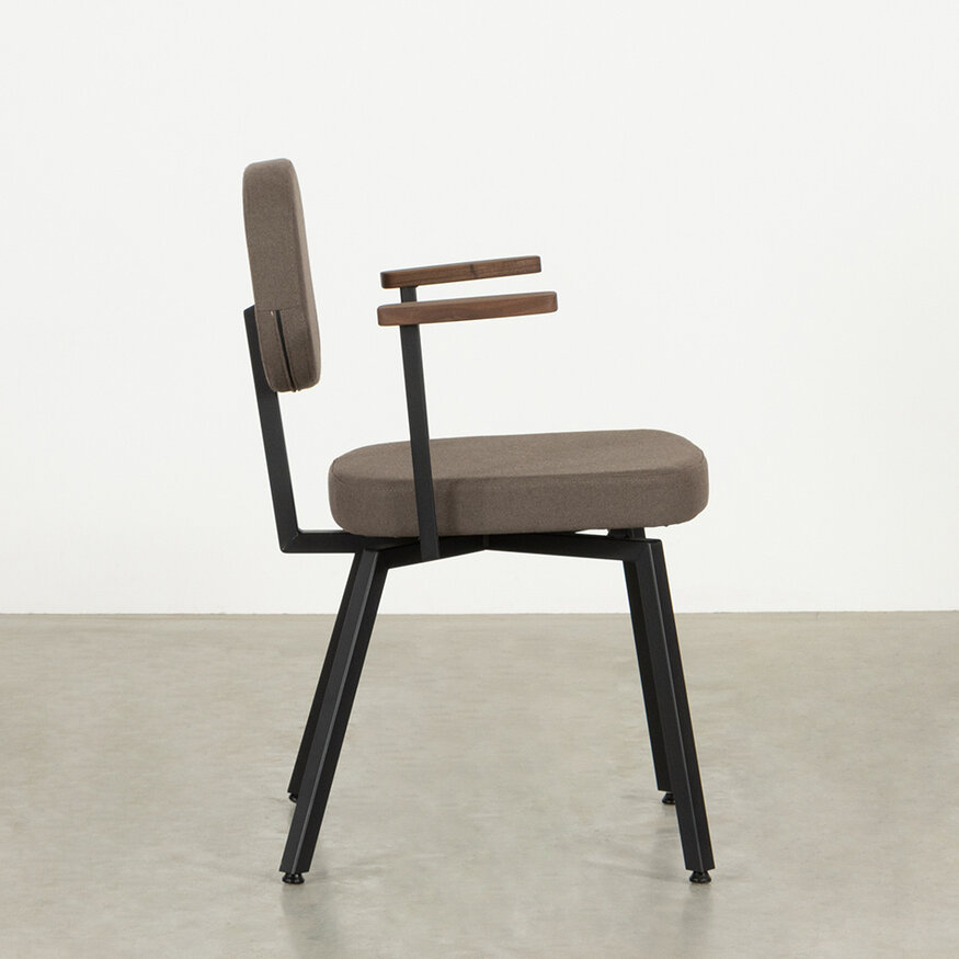 Dykmeyer MK design chair With Walnut Armrests