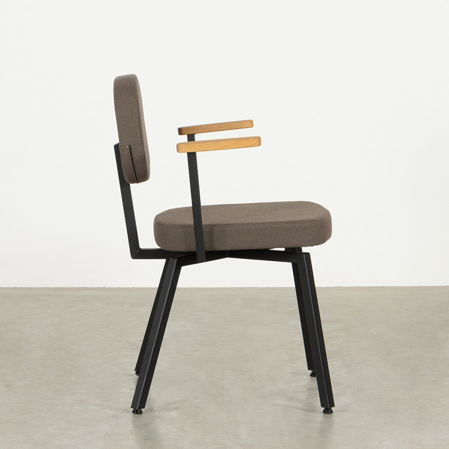 MK chair With Oak Armrests Dykmeyer MK chair With Oak Armrests