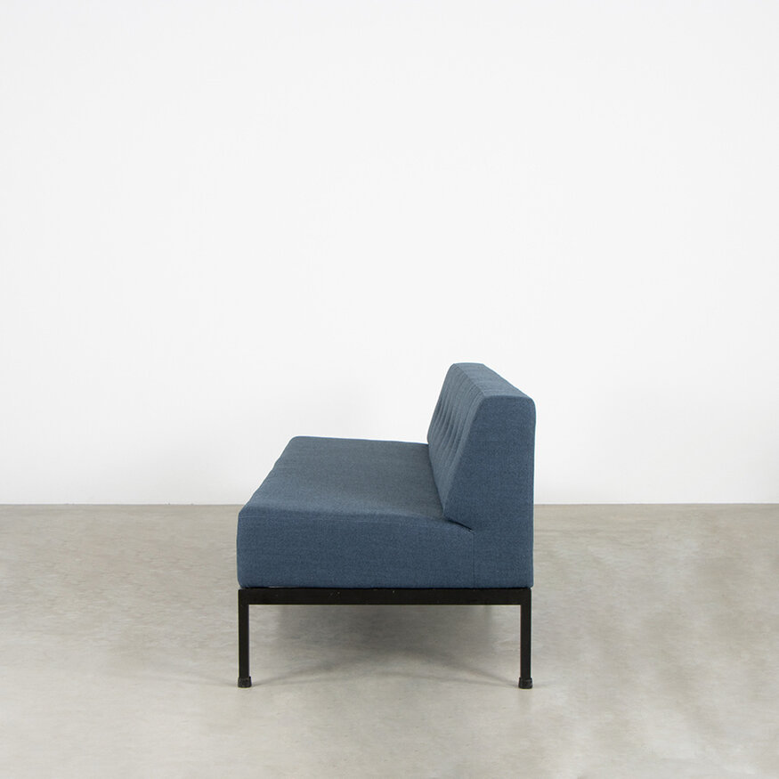 Artifort Kho Liang Ie sofa 070 with table blue fabric Artifort
