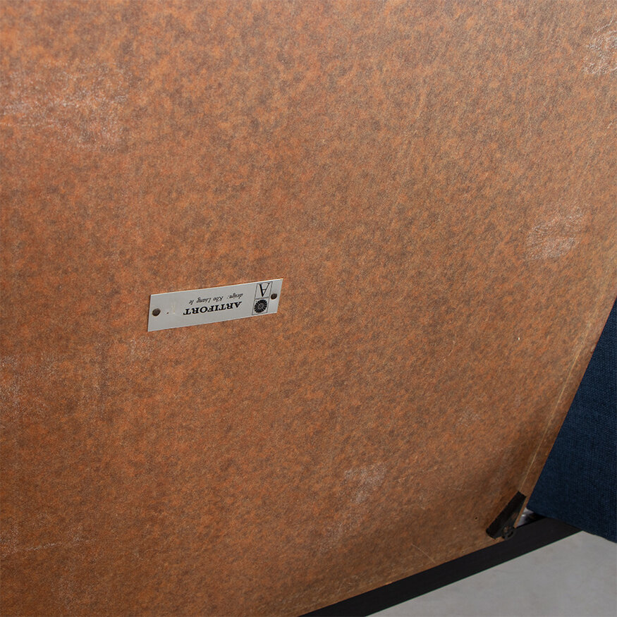 Kho Liang Ie bank 070 met tafel blauw stof Artifort Artifort Kho Liang Ie bank 070 met tafel blauw stof Artifort