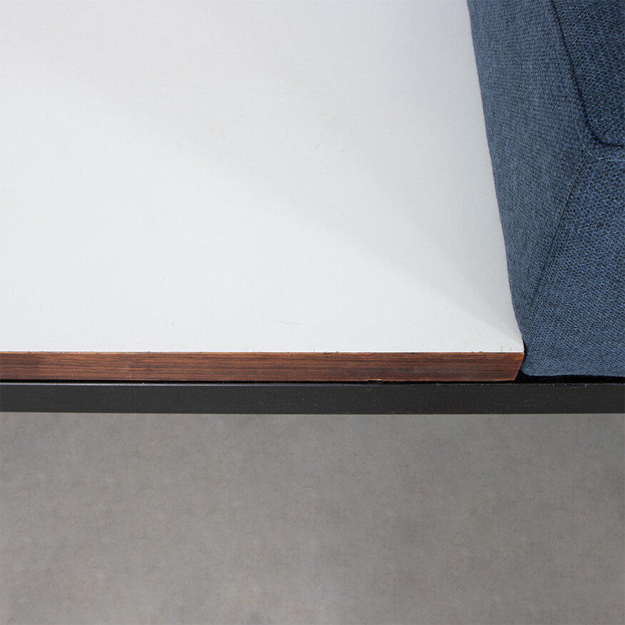 Kho Liang Ie bank 070 met tafel blauw stof Artifort Artifort Kho Liang Ie bank 070 met tafel blauw stof Artifort