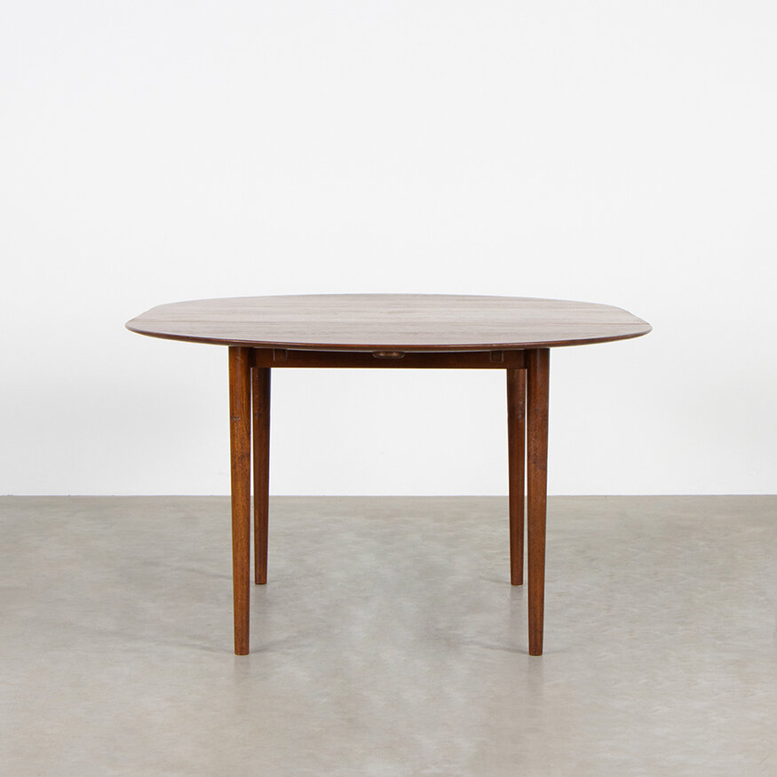 Peter Hvidt & Orla Molgaard Nielsen table model 311 Soborg Mobelfabrik