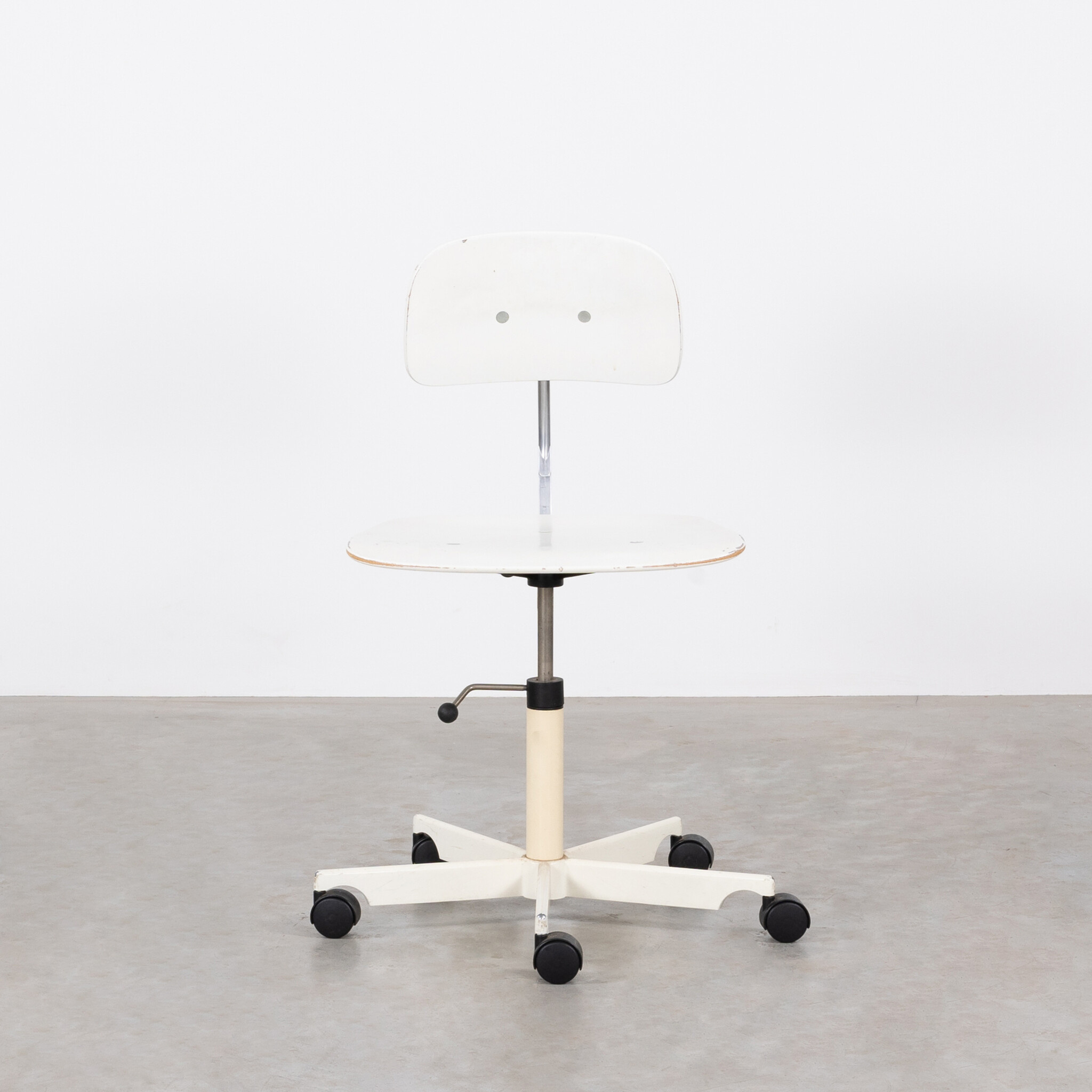Jorgen Rasmussen office chair white 1970s Kevi De Machinekamer
