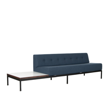 Kho Liang Ie bank 070 met tafel blauw stof Artifort