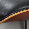 Vitra Eames Lounge Chair kersen en zwart leer Vitra