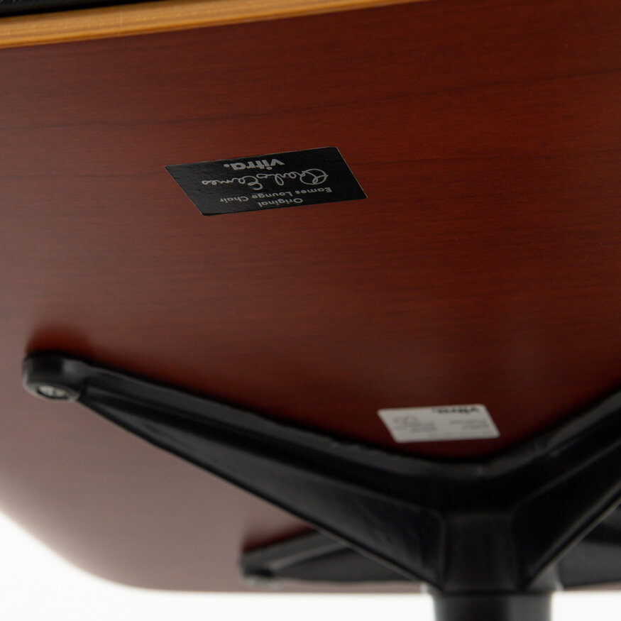 Vitra Eames Lounge Chair kersen en zwart leer Vitra