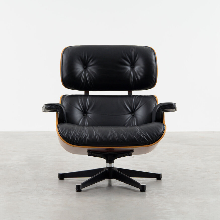 Vitra Eames Lounge Chair kersen en zwart leer Vitra
