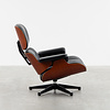 Vitra Eames Lounge Chair kersen en zwart leer Vitra