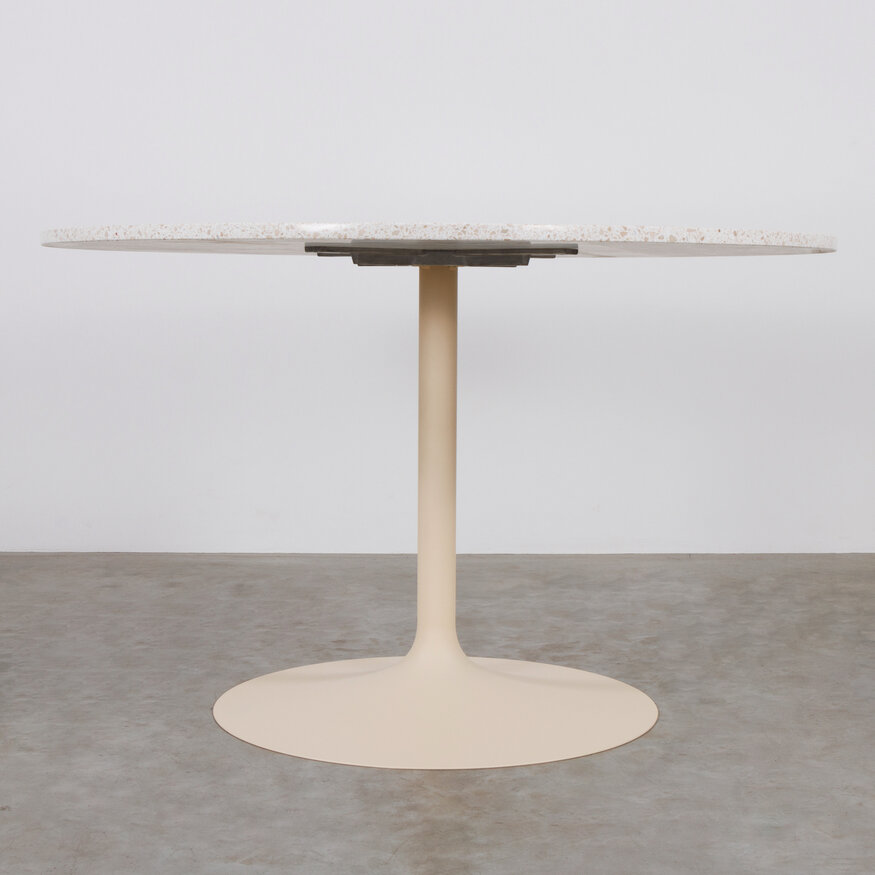 De Machinekamer Tinne Table with Round Composite Top