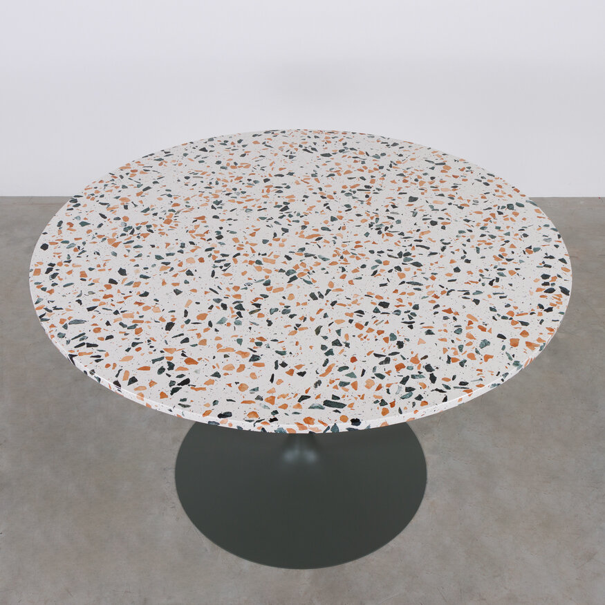 De Machinekamer Tinne Table with Round Composite Top