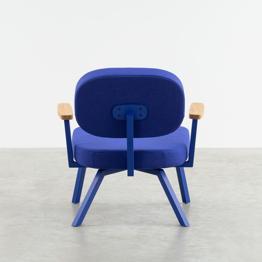 MK design Fauteuil Met Eiken Armleggers Dykmeyer MK design Fauteuil Met Eiken Armleggers