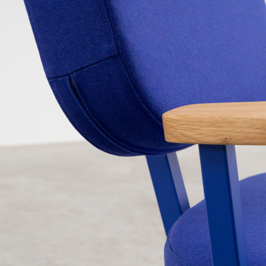 MK design Fauteuil Met Eiken Armleggers Dykmeyer MK design Fauteuil Met Eiken Armleggers