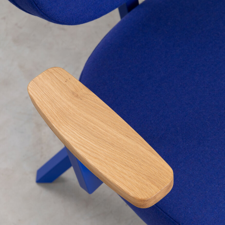 Dykmeyer MK Armchair With Walnut Armrests