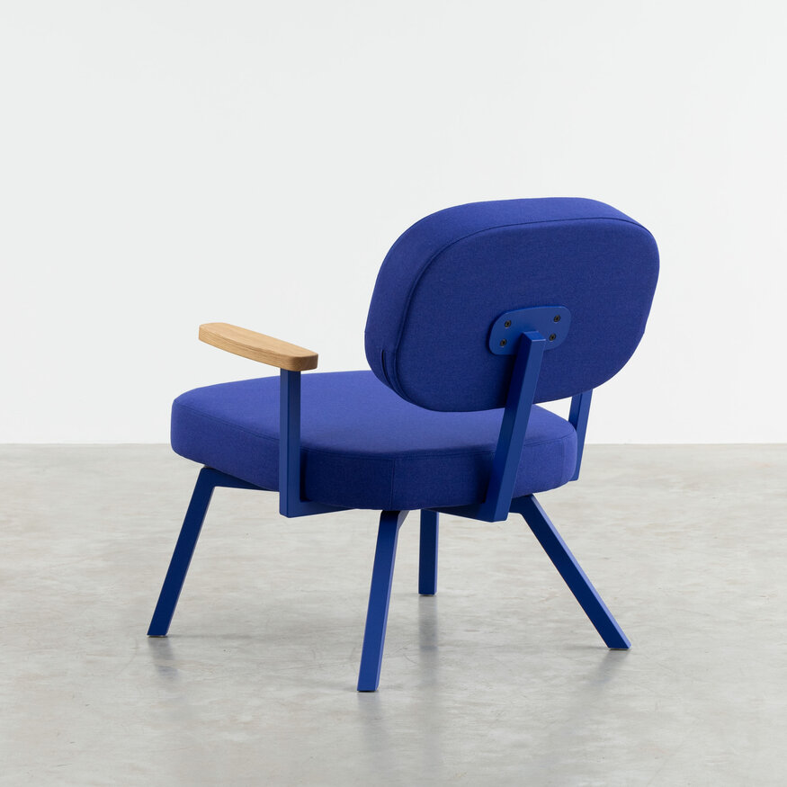 MK design Fauteuil Met Eiken Armleggers Dykmeyer MK design Fauteuil Met Eiken Armleggers