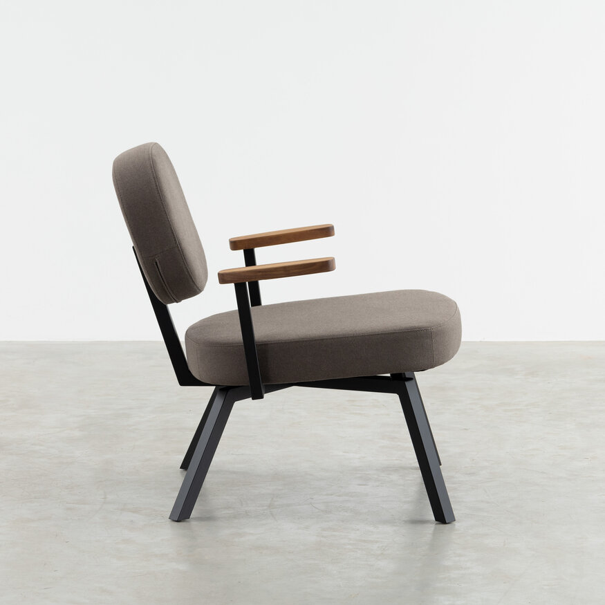 Dykmeyer MK Armchair With Walnut Armrests