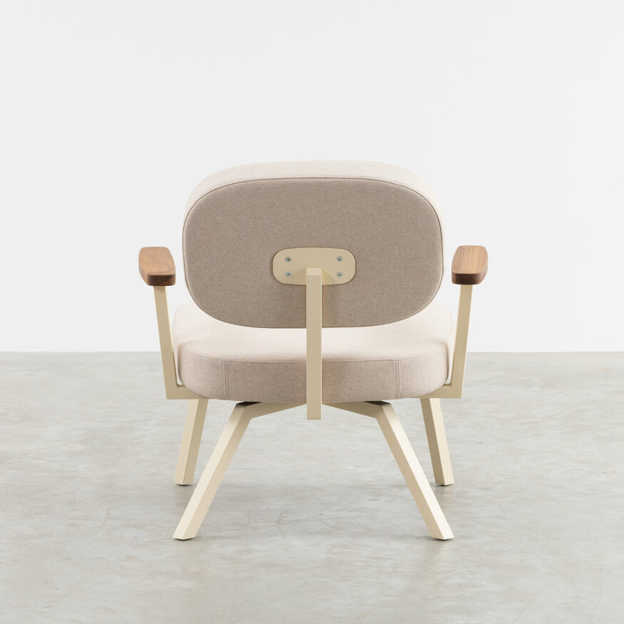Dykmeyer MK Fauteuil Met Walnoot Armleuningen