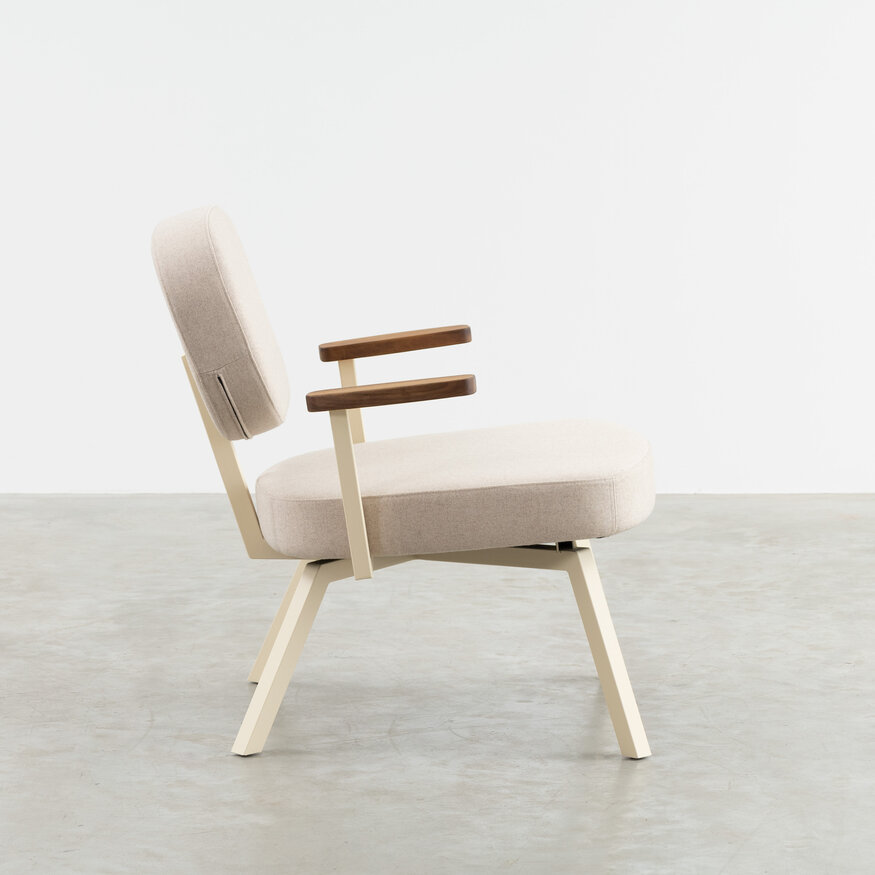 Dykmeyer MK Fauteuil Met Walnoot Armleuningen