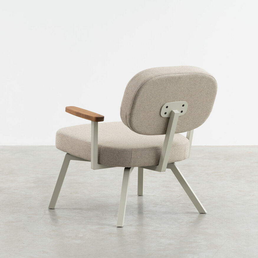 Dykmeyer MK Fauteuil Met Walnoot Armleuningen